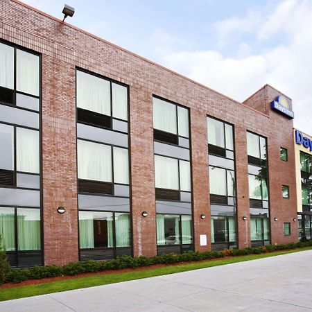 Days Inn Bronx New York Exteriör bild