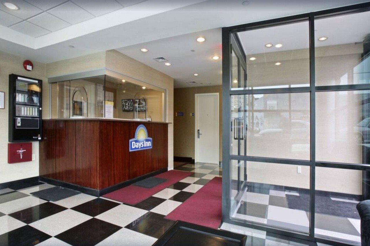 Days Inn Bronx New York Exteriör bild