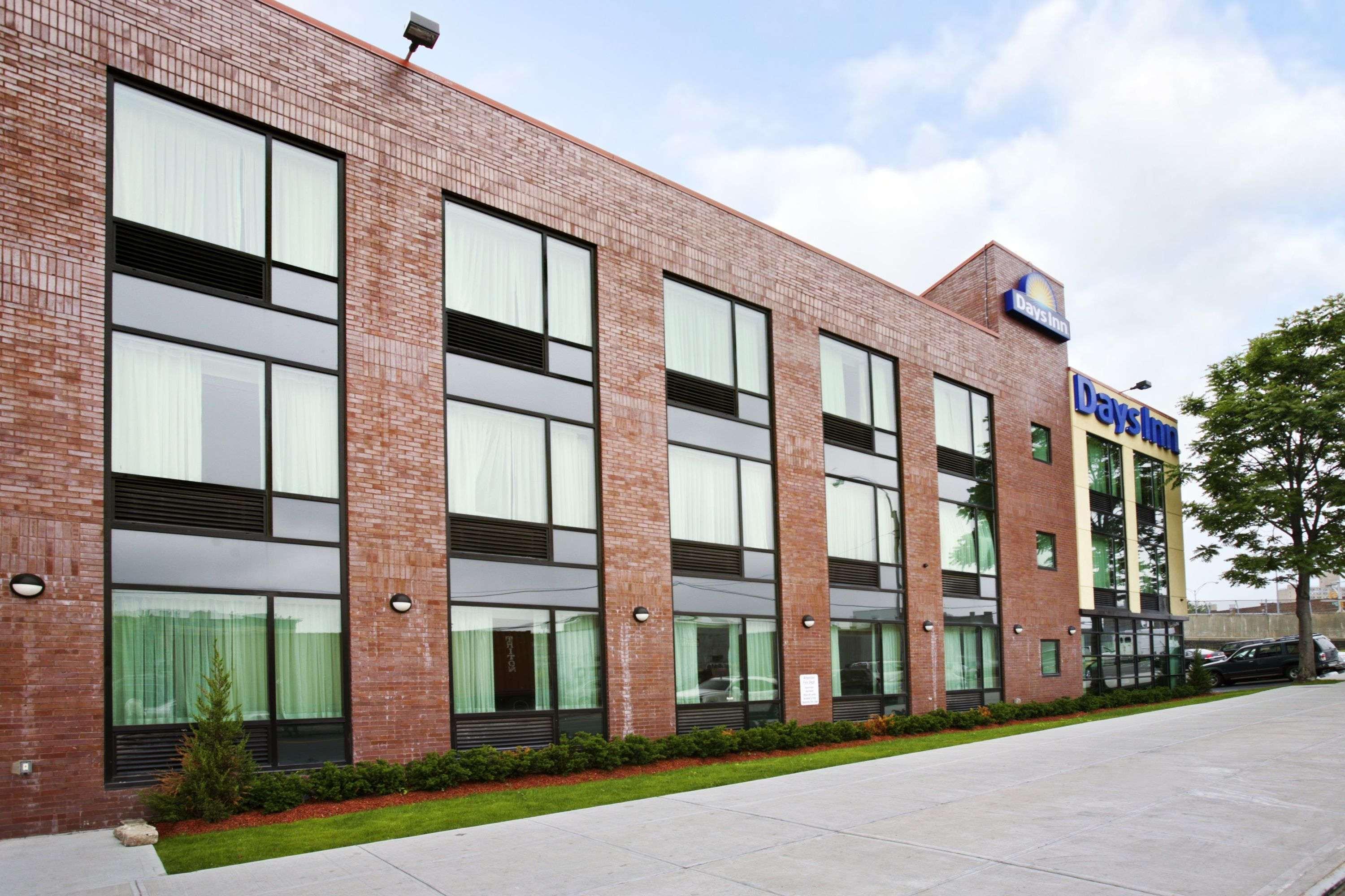 Days Inn Bronx New York Exteriör bild