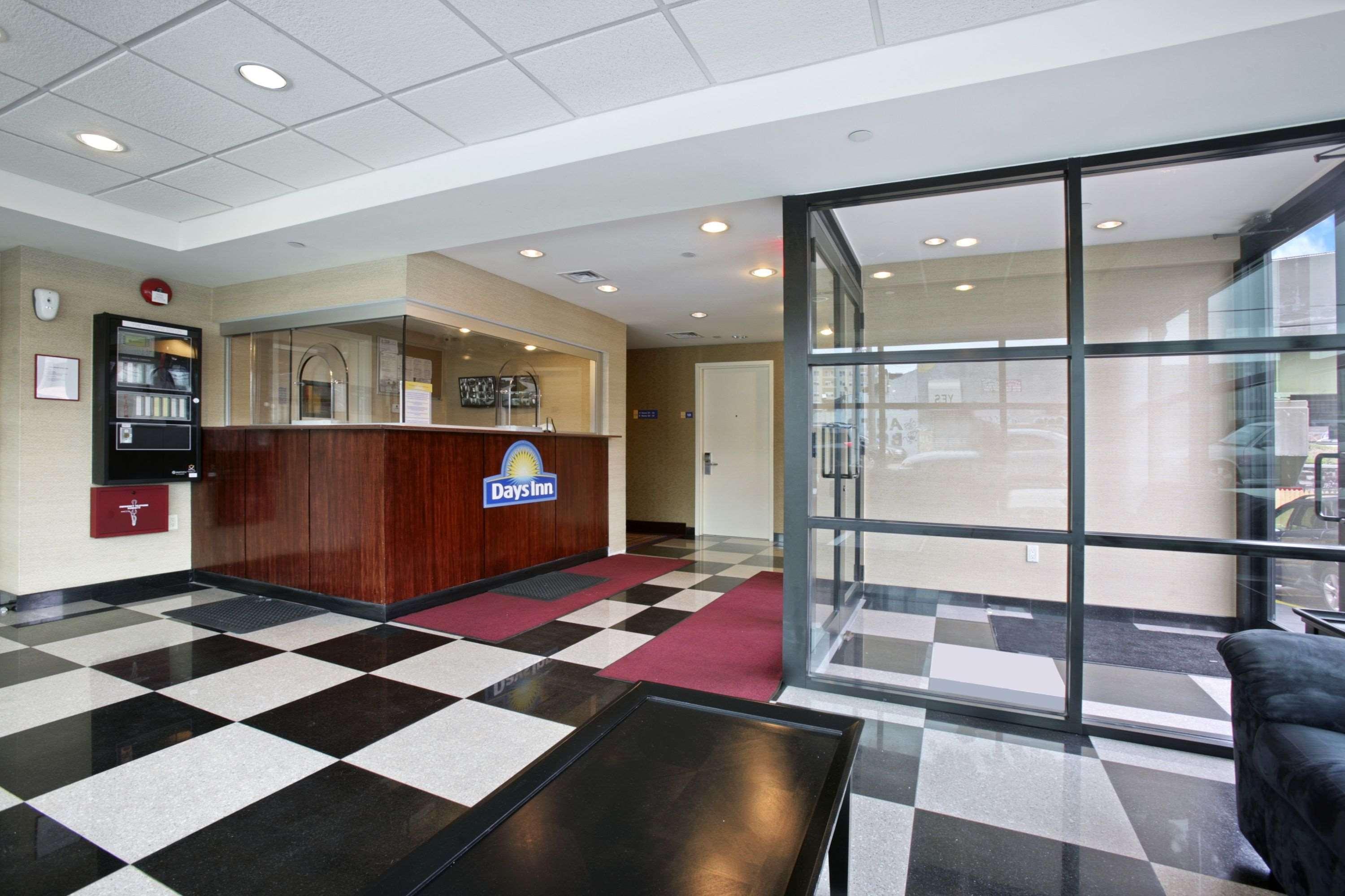 Days Inn Bronx New York Exteriör bild